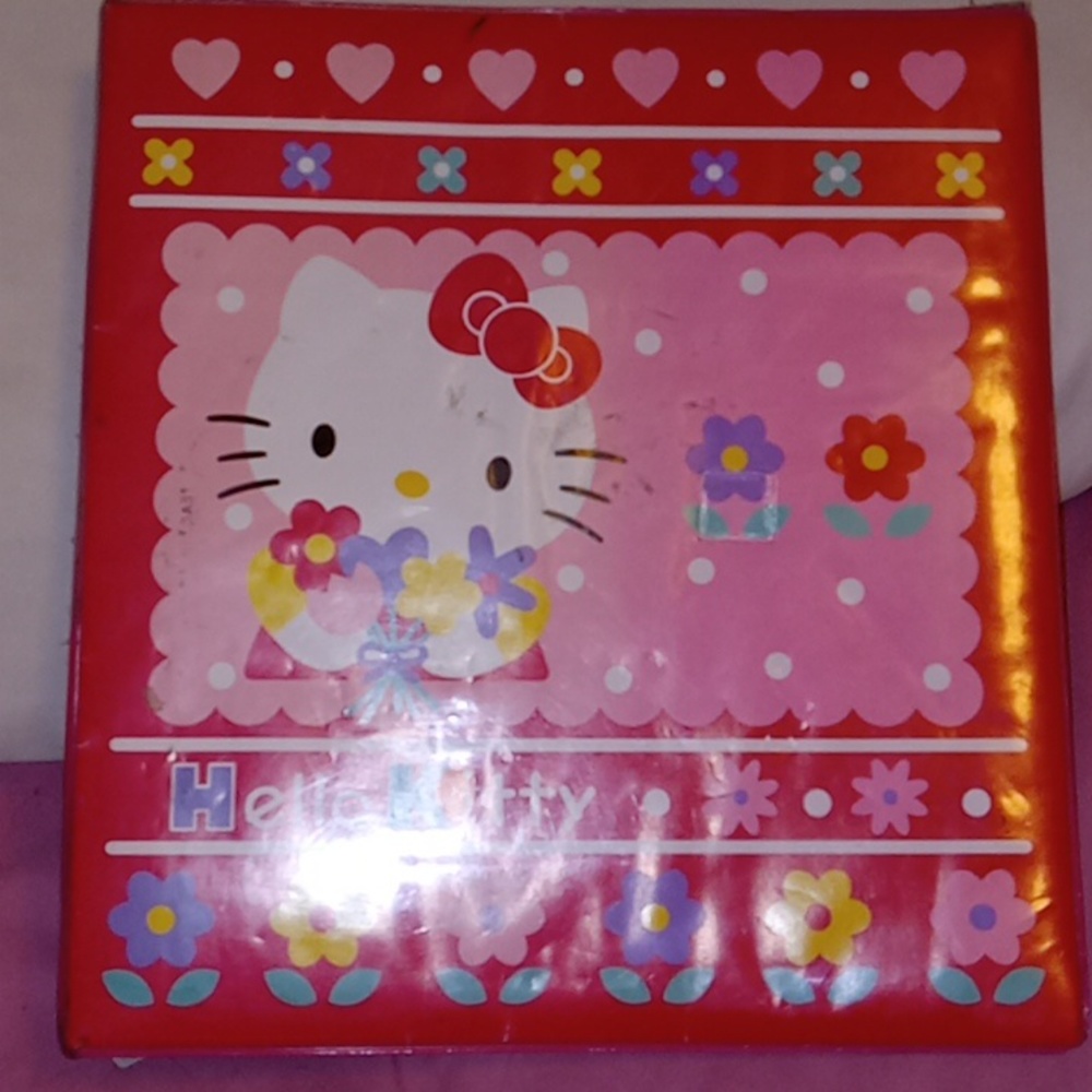 1976 SANRIO Co. Hello kitty binder